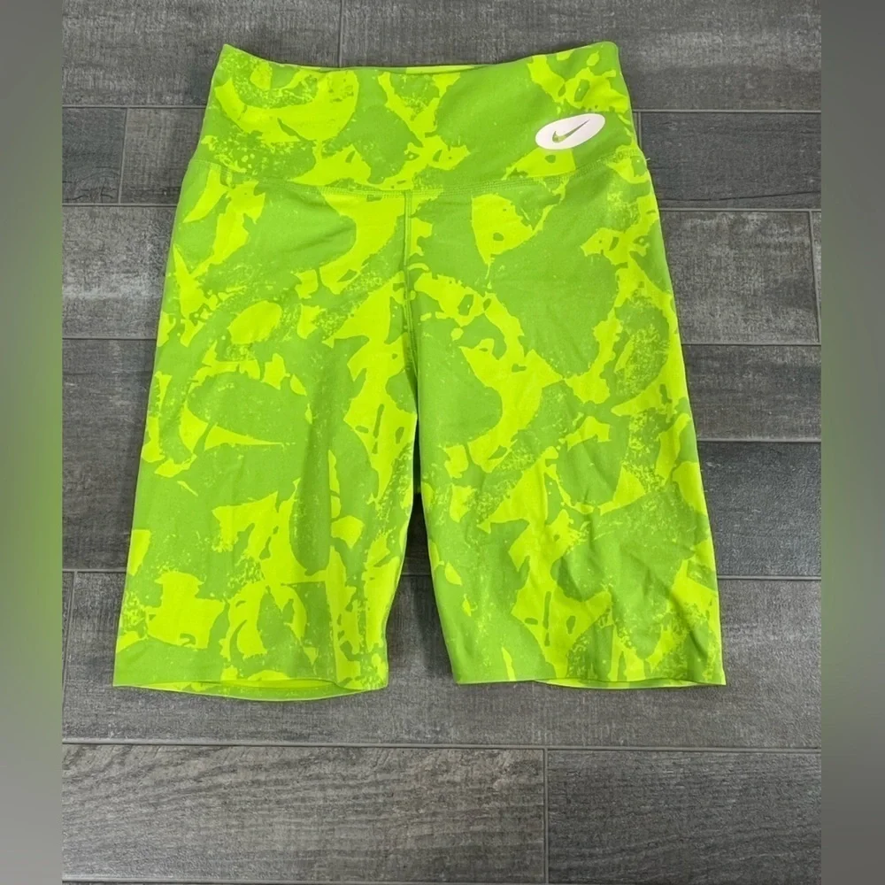 NEW Nike One Luxe Tight Fit Mid Rise Bike Shorts